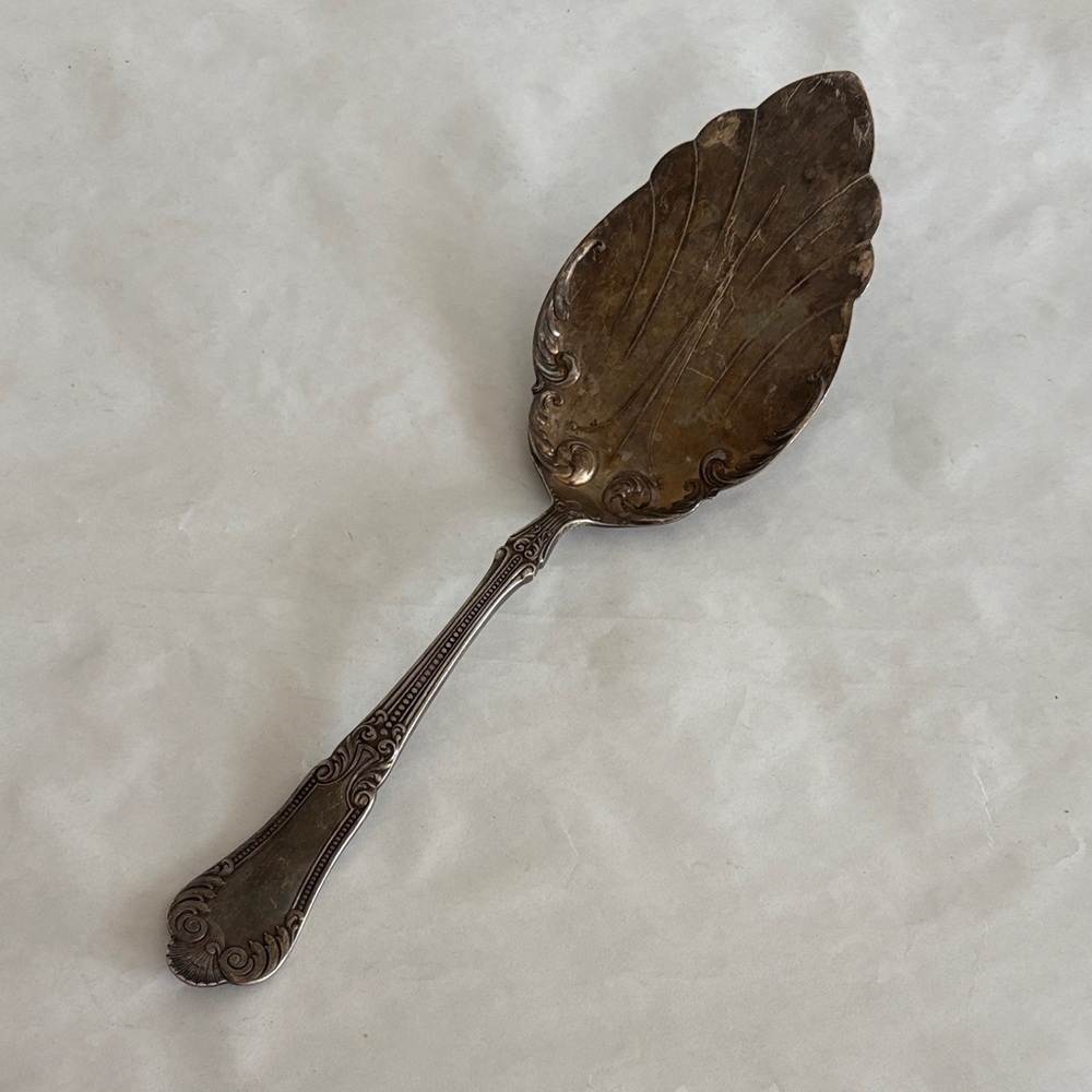 Antique 1848 Roger Brothers AI early 1900 silver plated wedding cake spatula